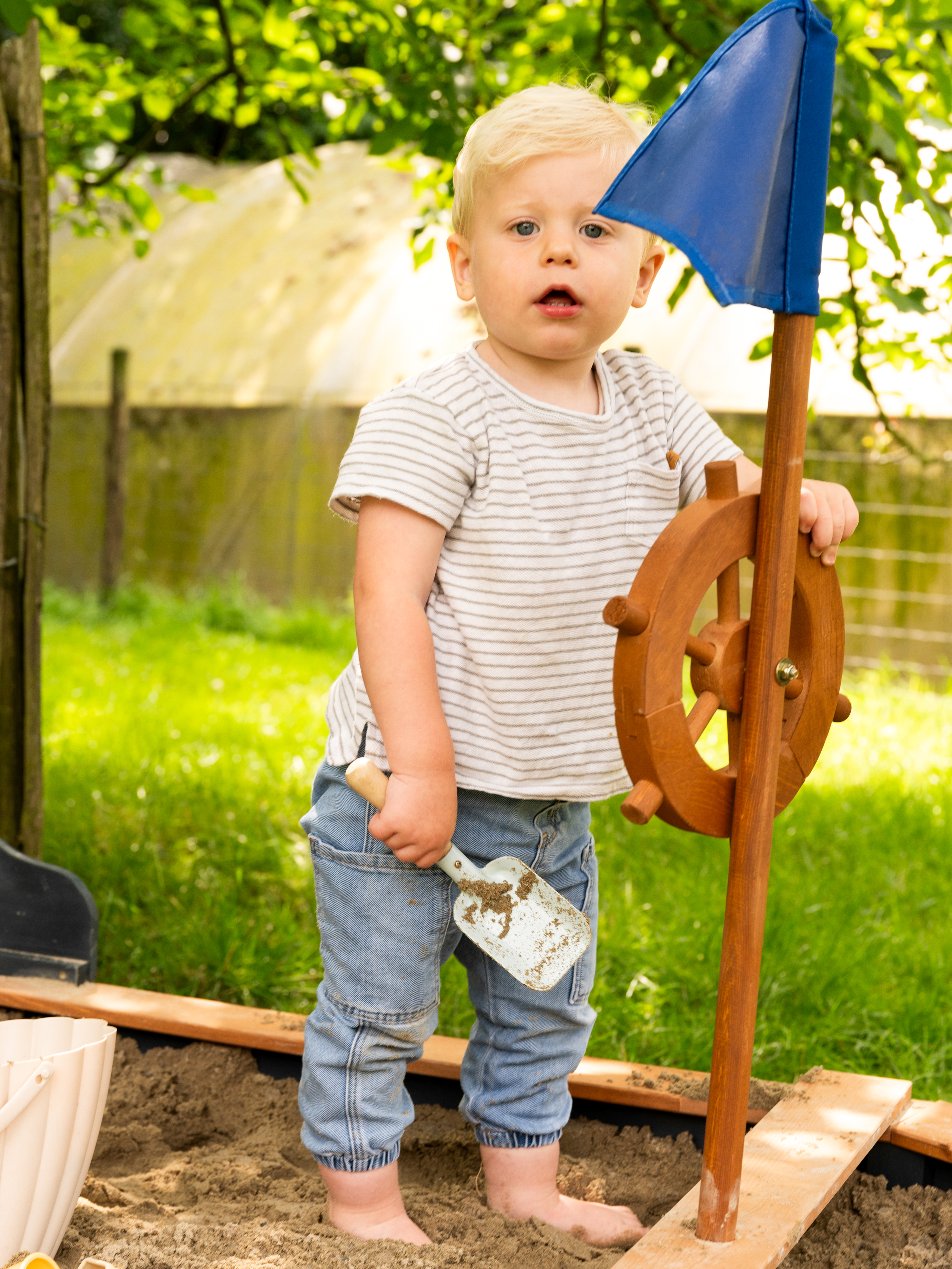 AXI Doris Boat Sandbox with storage bench - 153 x 90 x 100 cm - Anthracite/Brown