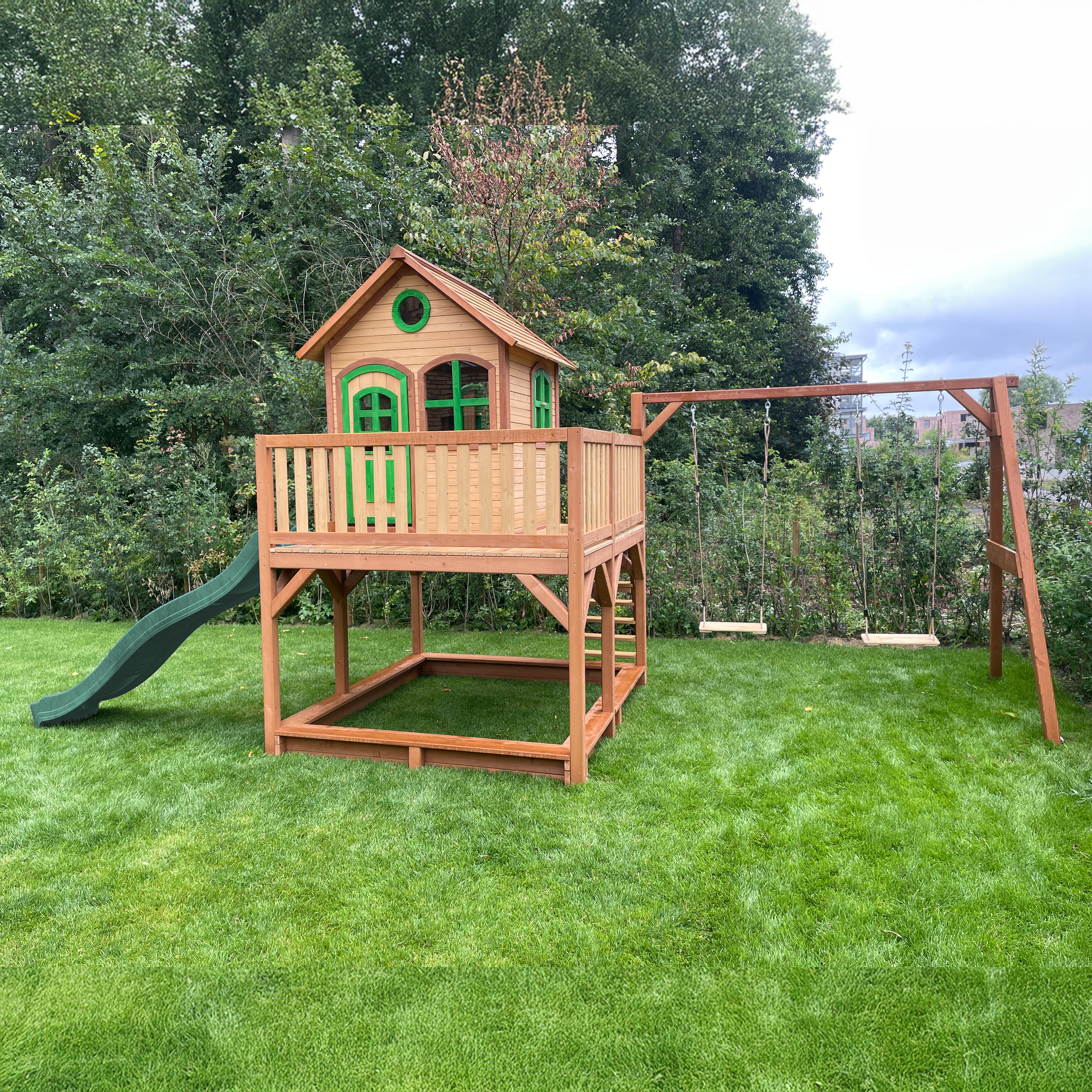 AXI Liam Playhouse with Double Swing Set Brown/Green - Green Slide