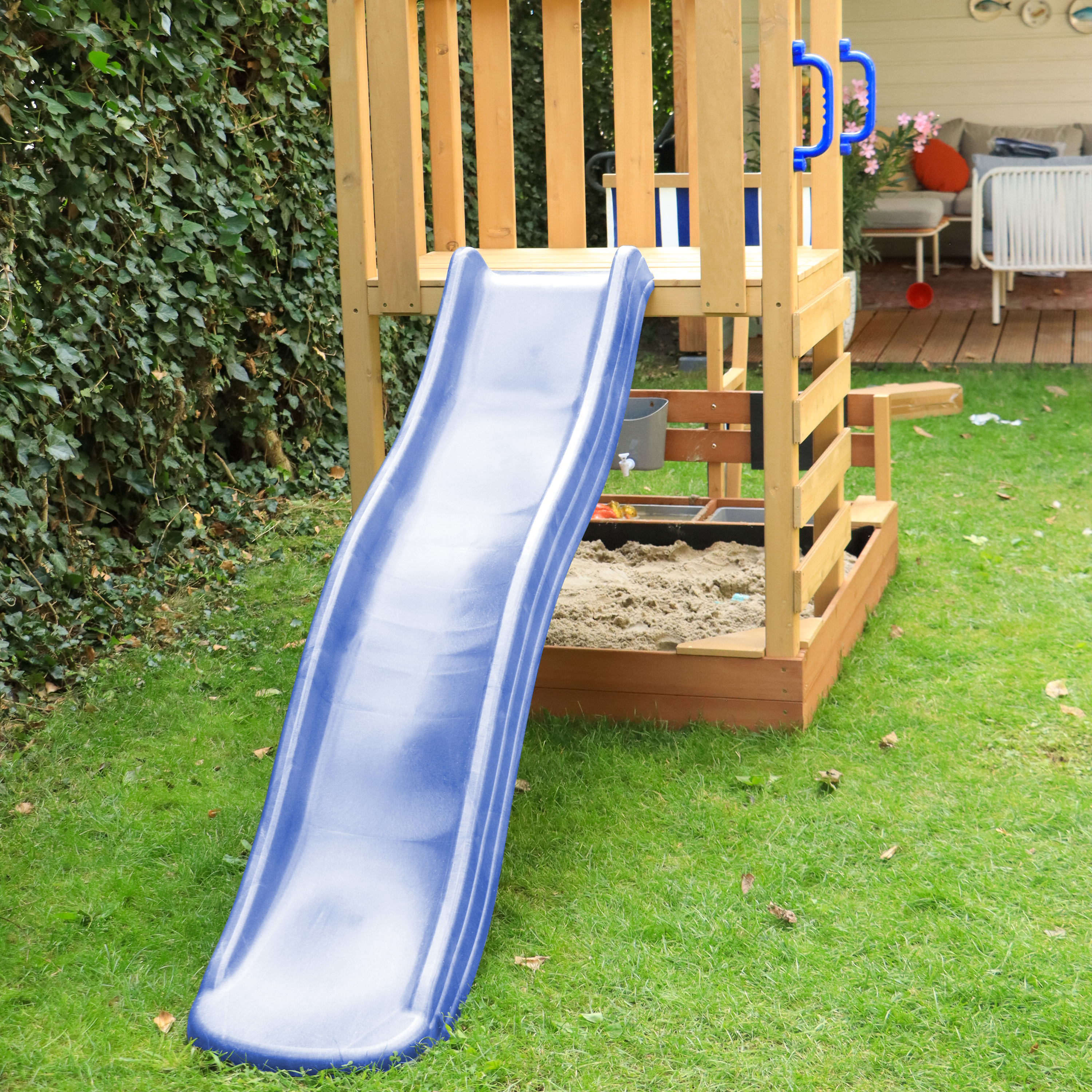 AXI Vicky Climbing Frame with Sandbox, Play Kitchen & Chalkboard – Blue Slide