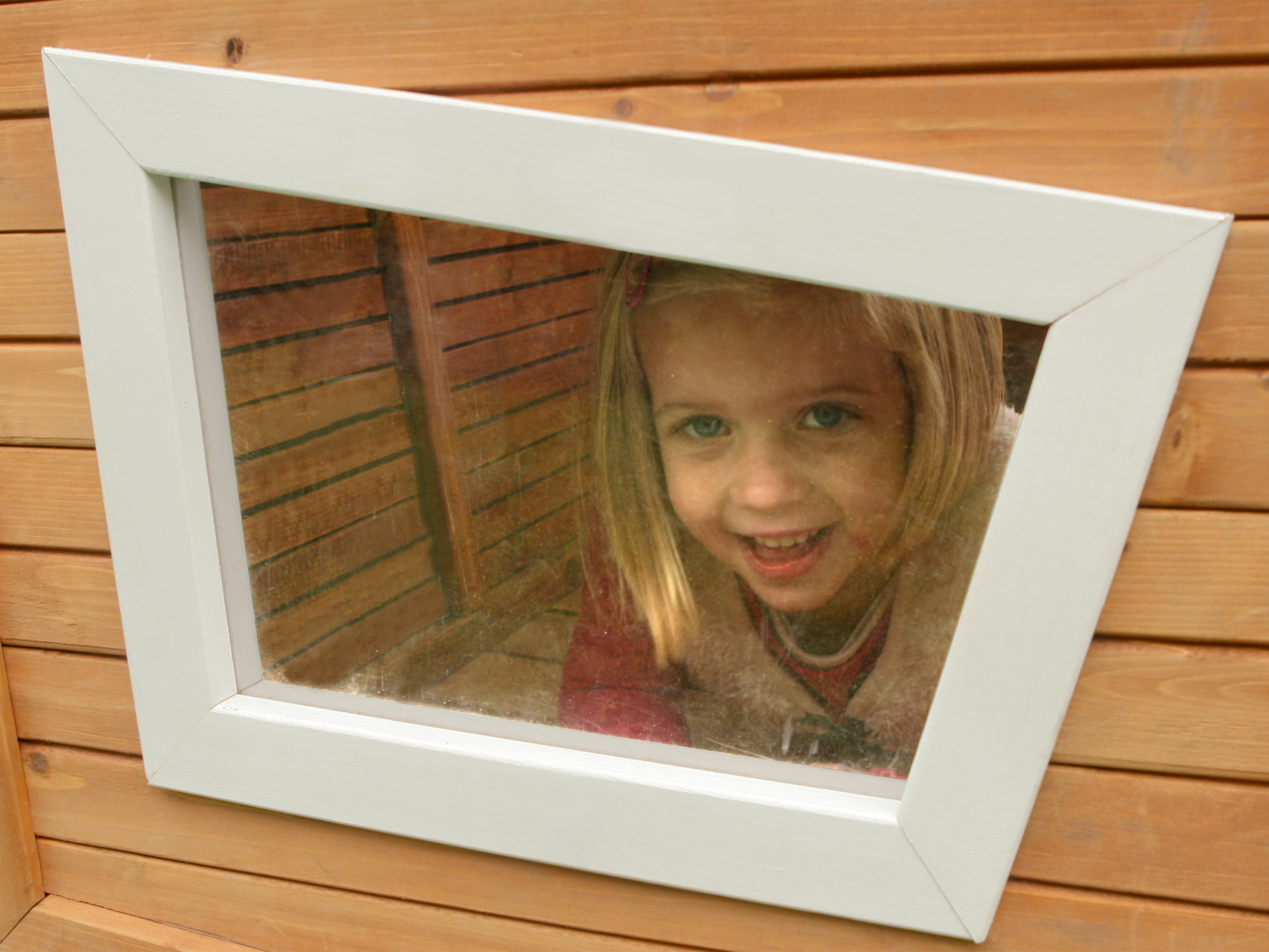 AXI Max Playhouse Brown/Green - White Slide