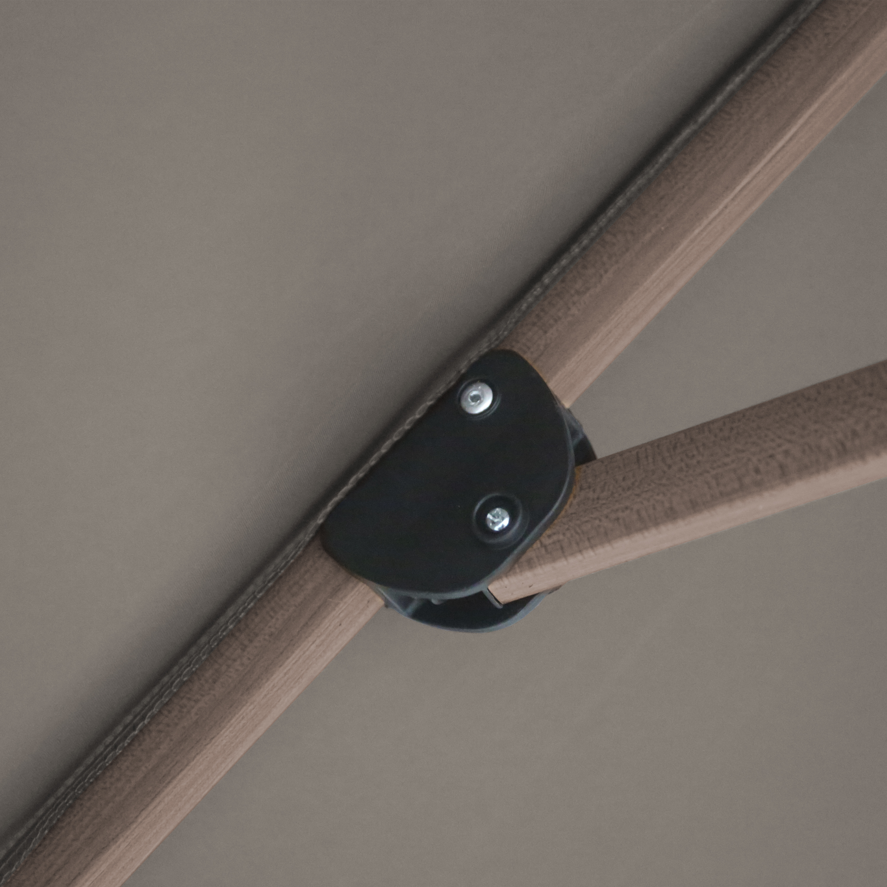 AXI Alina Cantilever Parasol 300x300cm Oak-look/Taupe