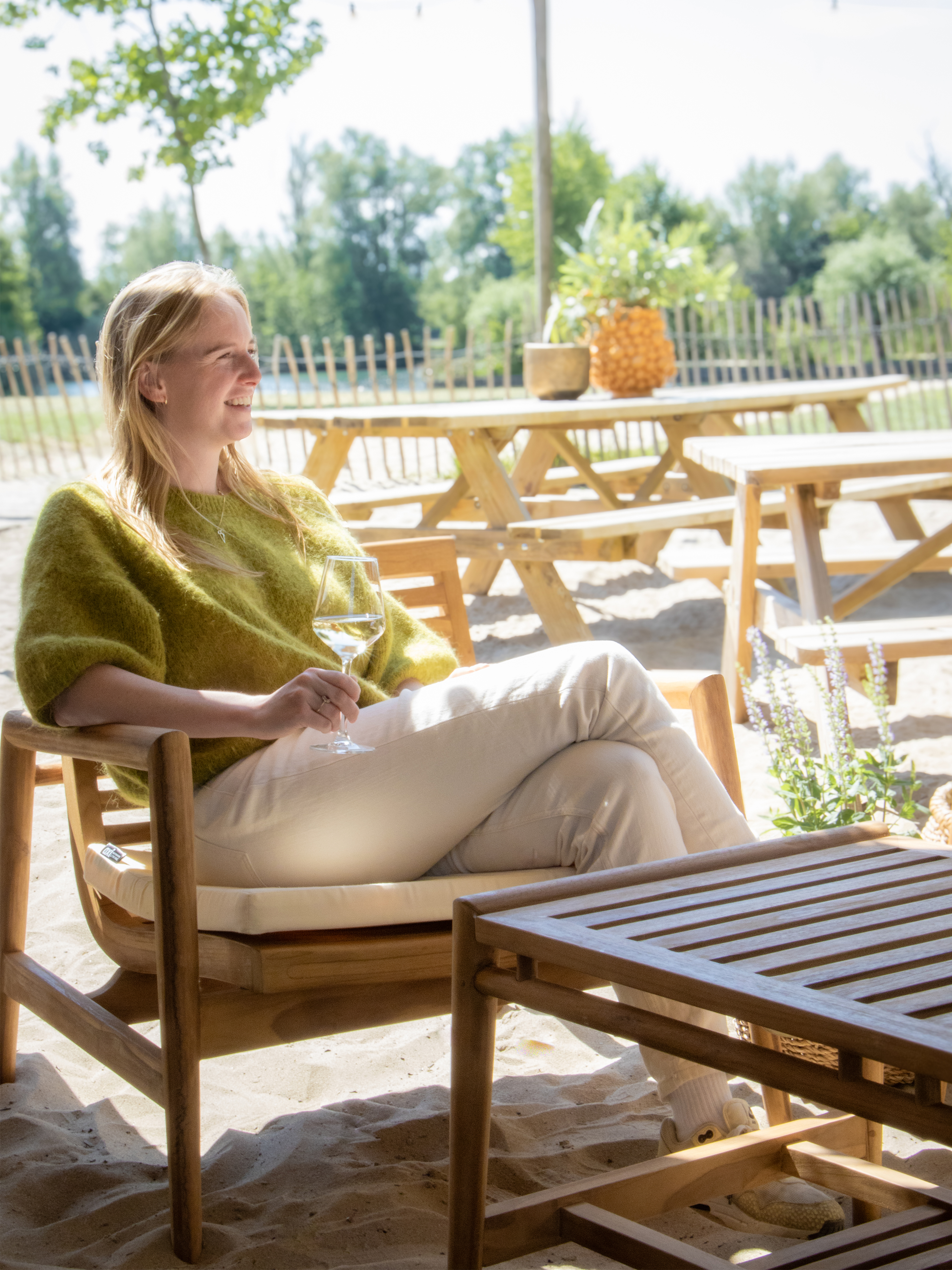 AXI June Lounge Set 4-piece with bench. table & 2 chairs - Teak/Cream