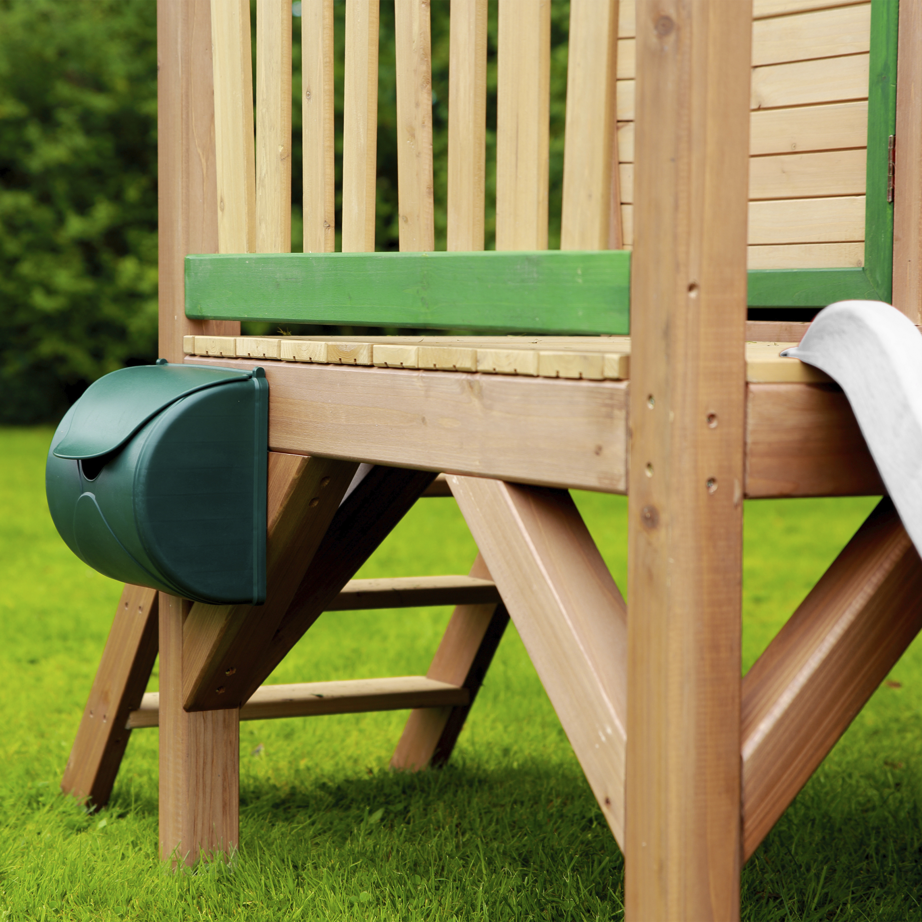 AXI Robin Playhouse Brown/Green - White Slide