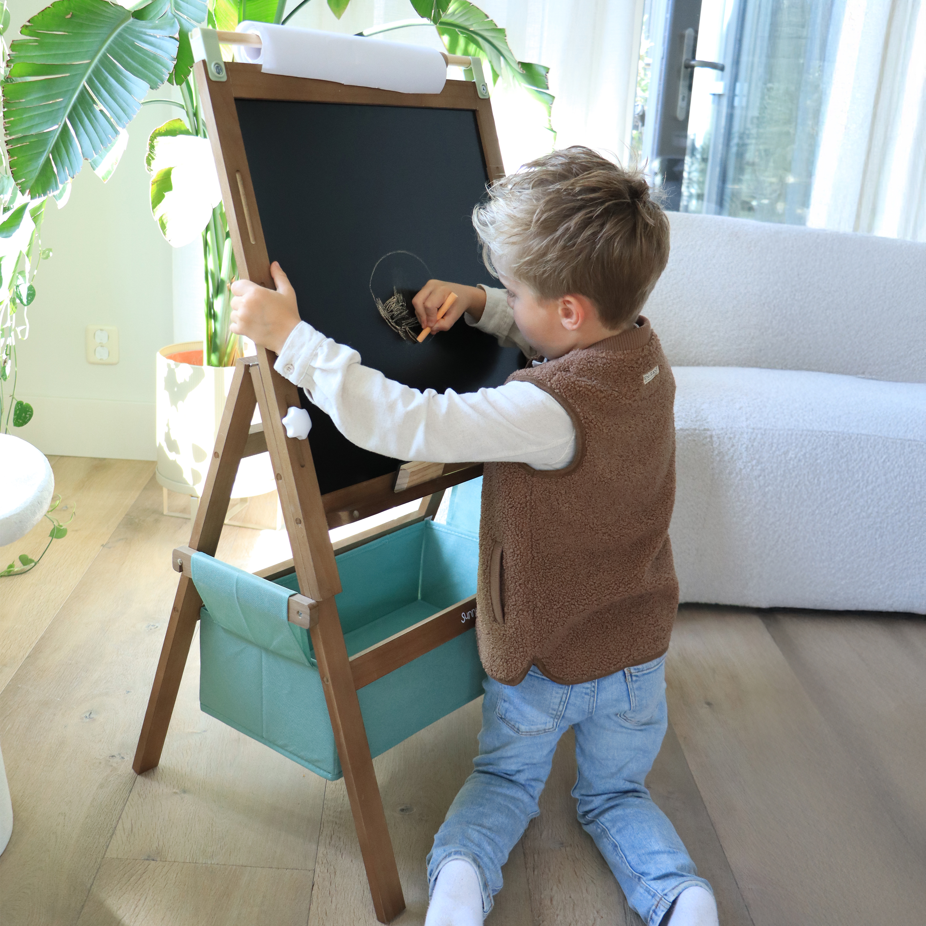 Sunny Lara Activity Easel – Dark Brown