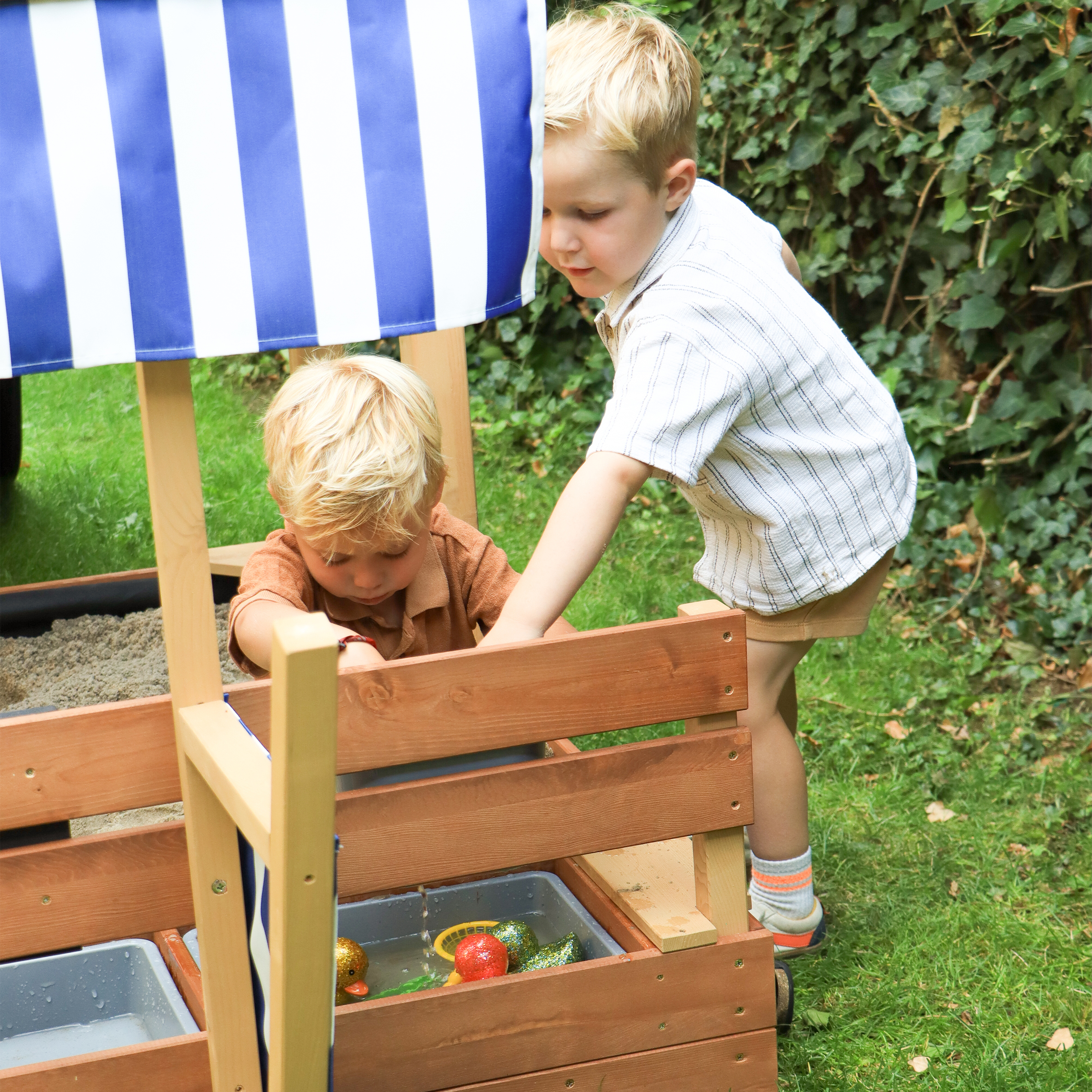 AXI Vicky Climbing Frame with Sandbox, Play Kitchen & Chalkboard – Blue Slide