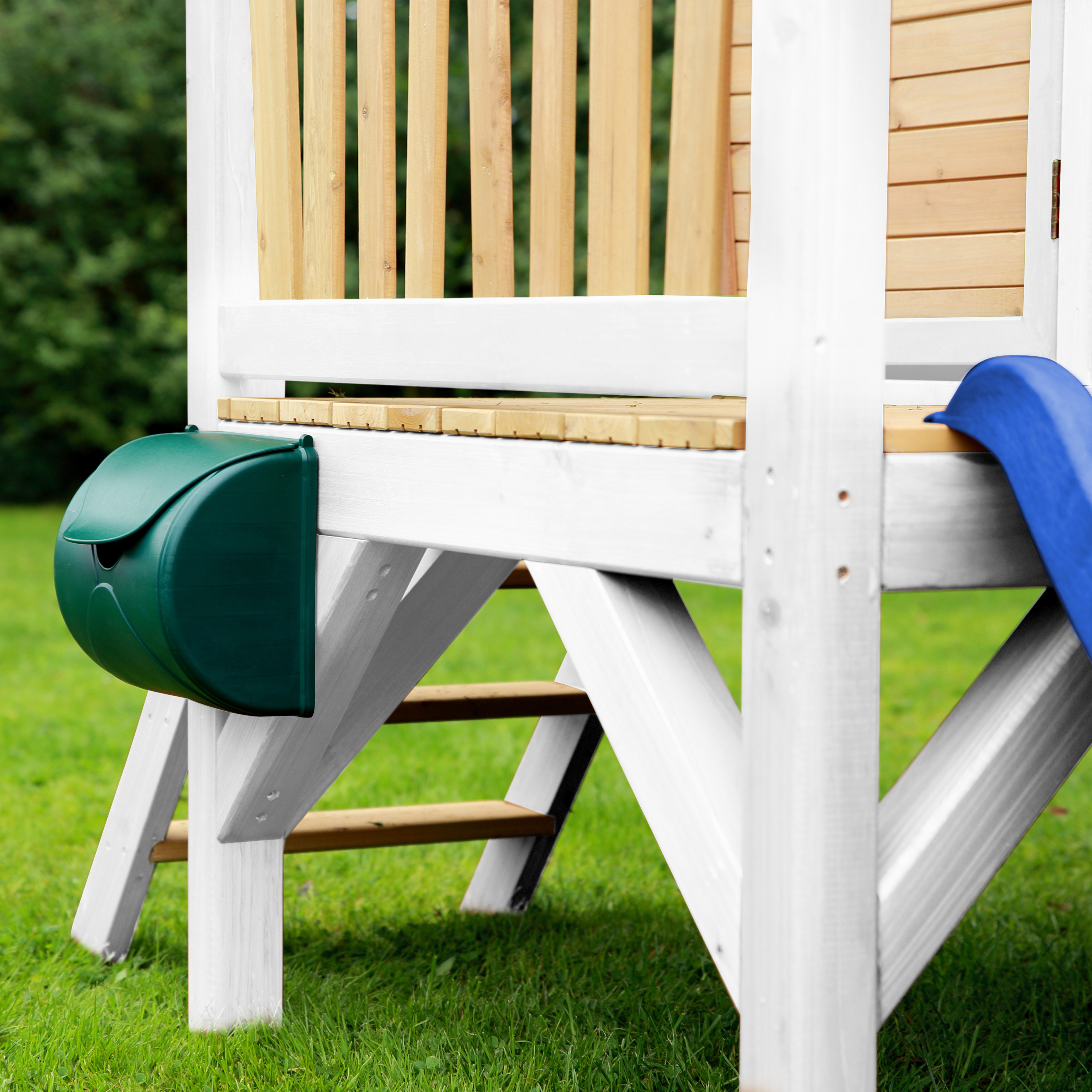 AXI Robin Playhouse Brown/White - Blue Slide