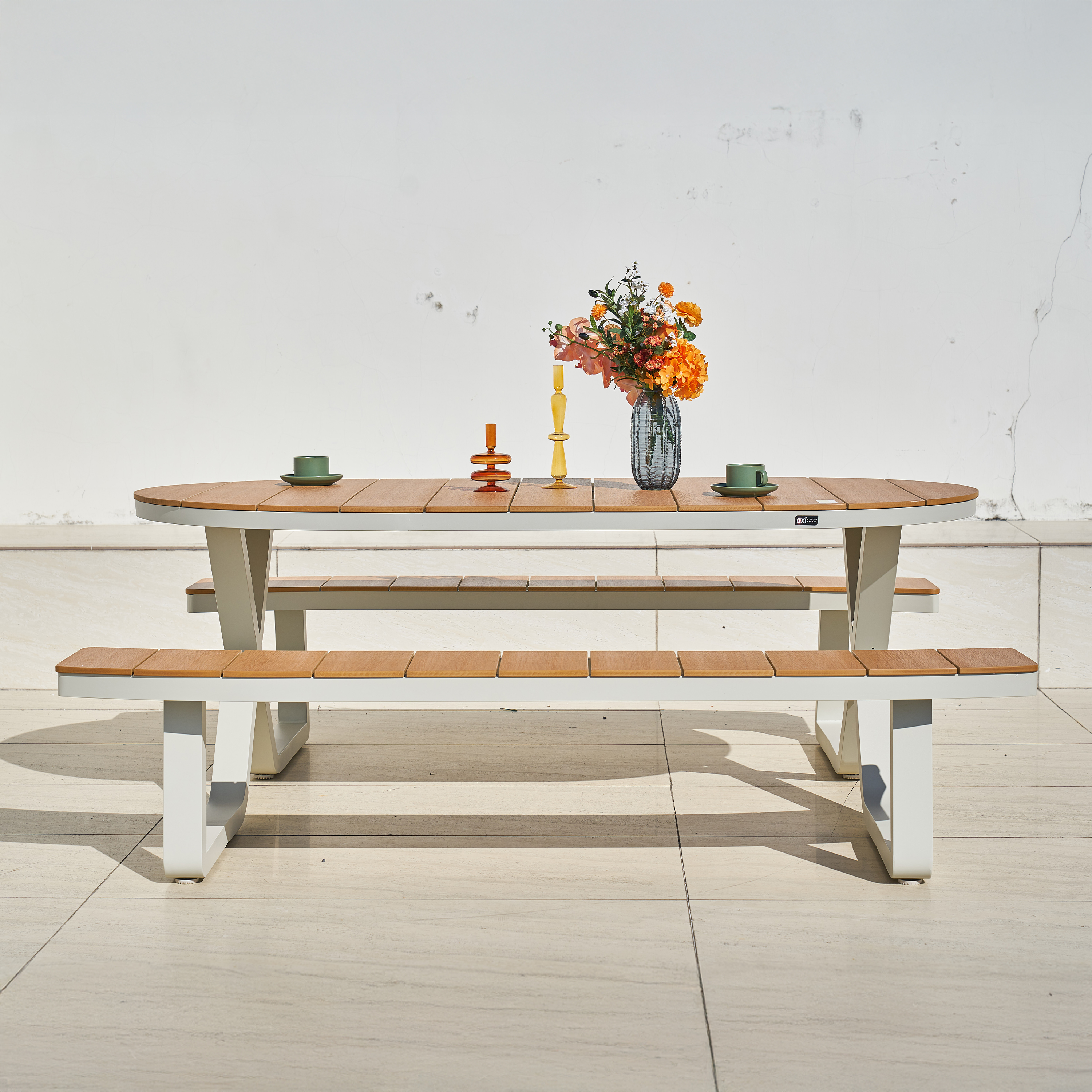 AXI Jax Picnic Table with 2 benches Oval – Sandy Beige/Teak-look Polywood