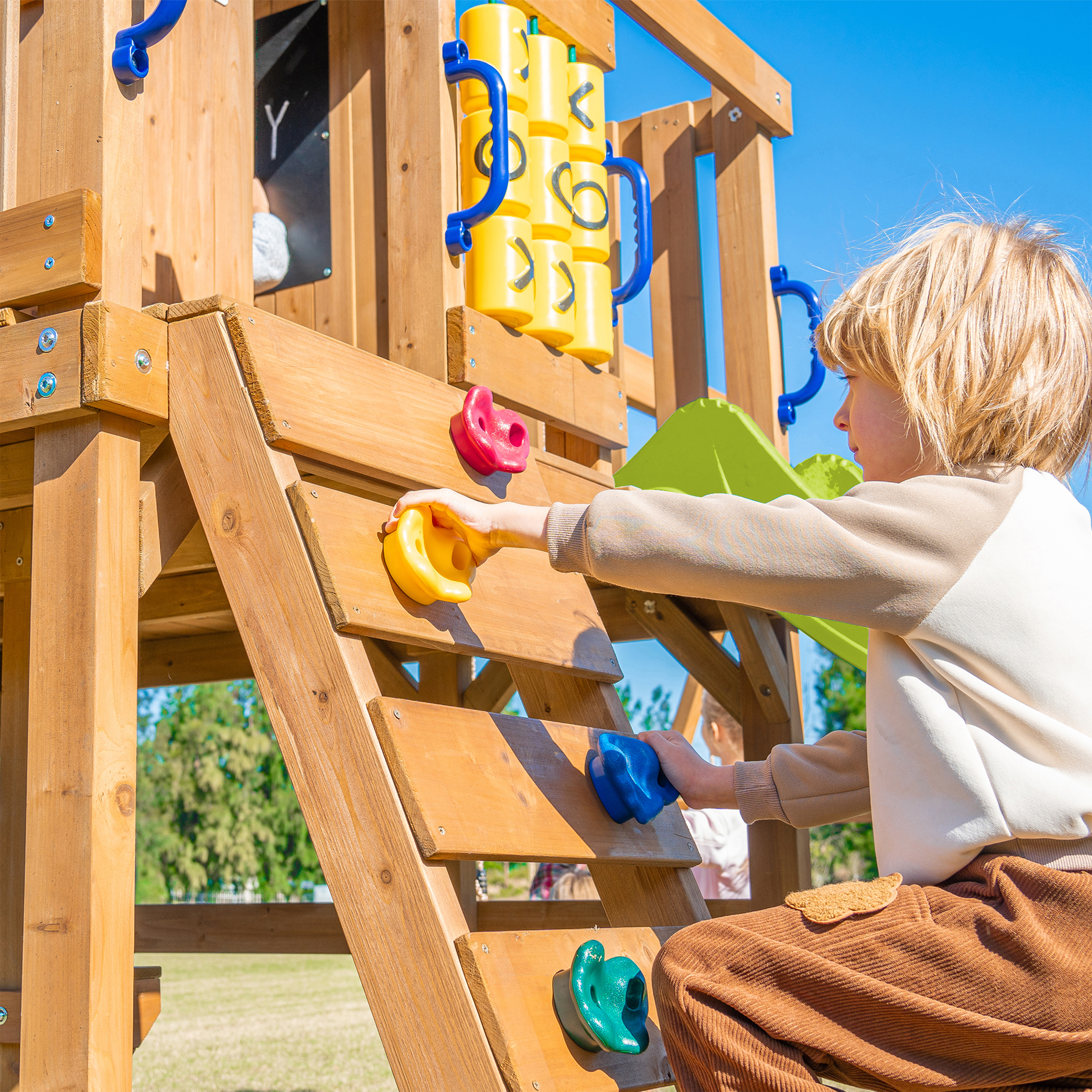 AXI Jack Speeltoestel met Dubbele Schommel en Trapeze Bruin – Limoen Groene glijbaan