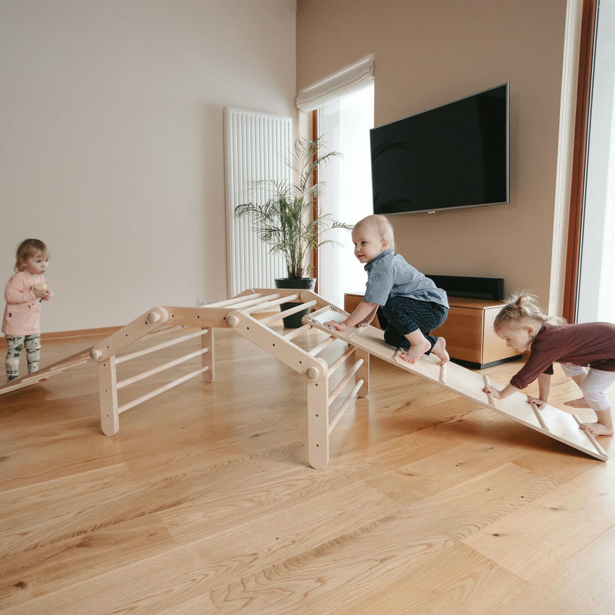 Ette Tete Fipitri klimrek van hout met glijbaan