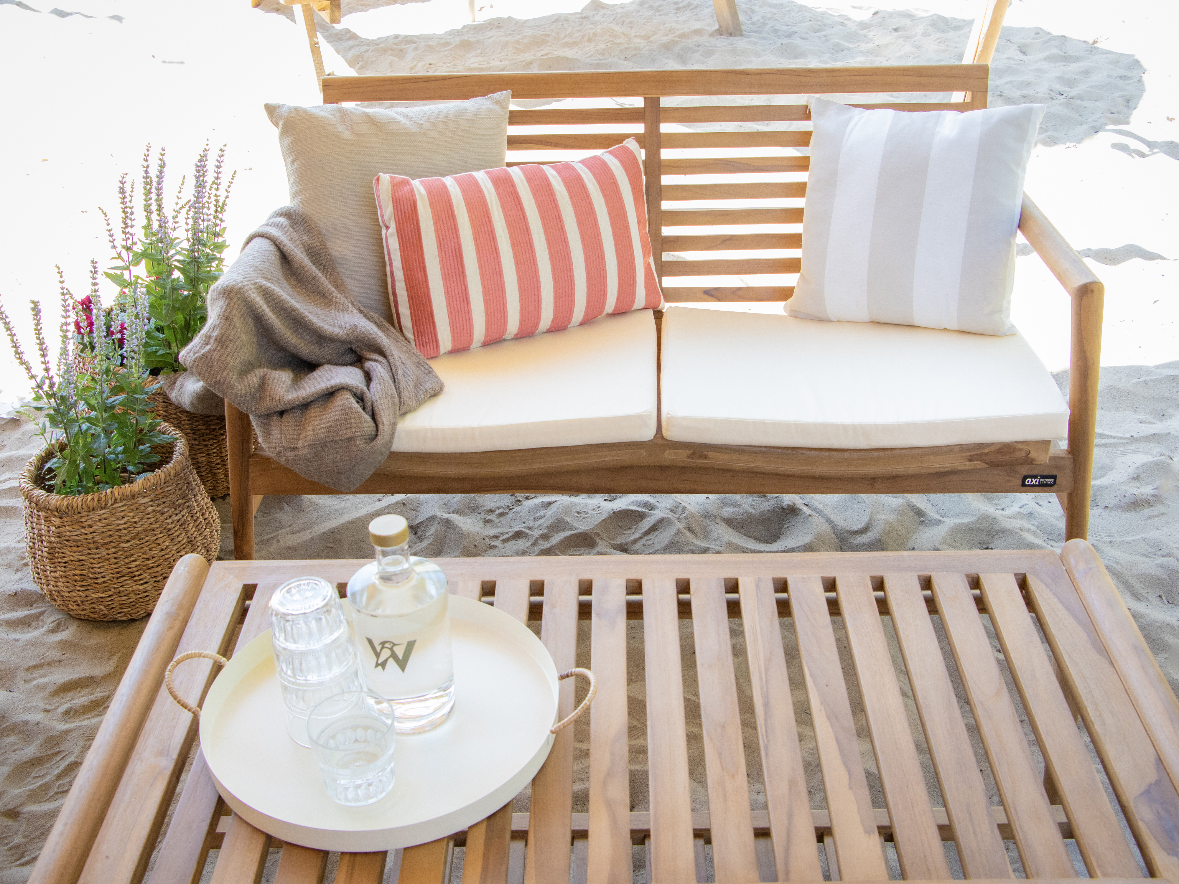 AXI June Lounge Set 4-piece with bench. table & 2 chairs - Teak/Cream