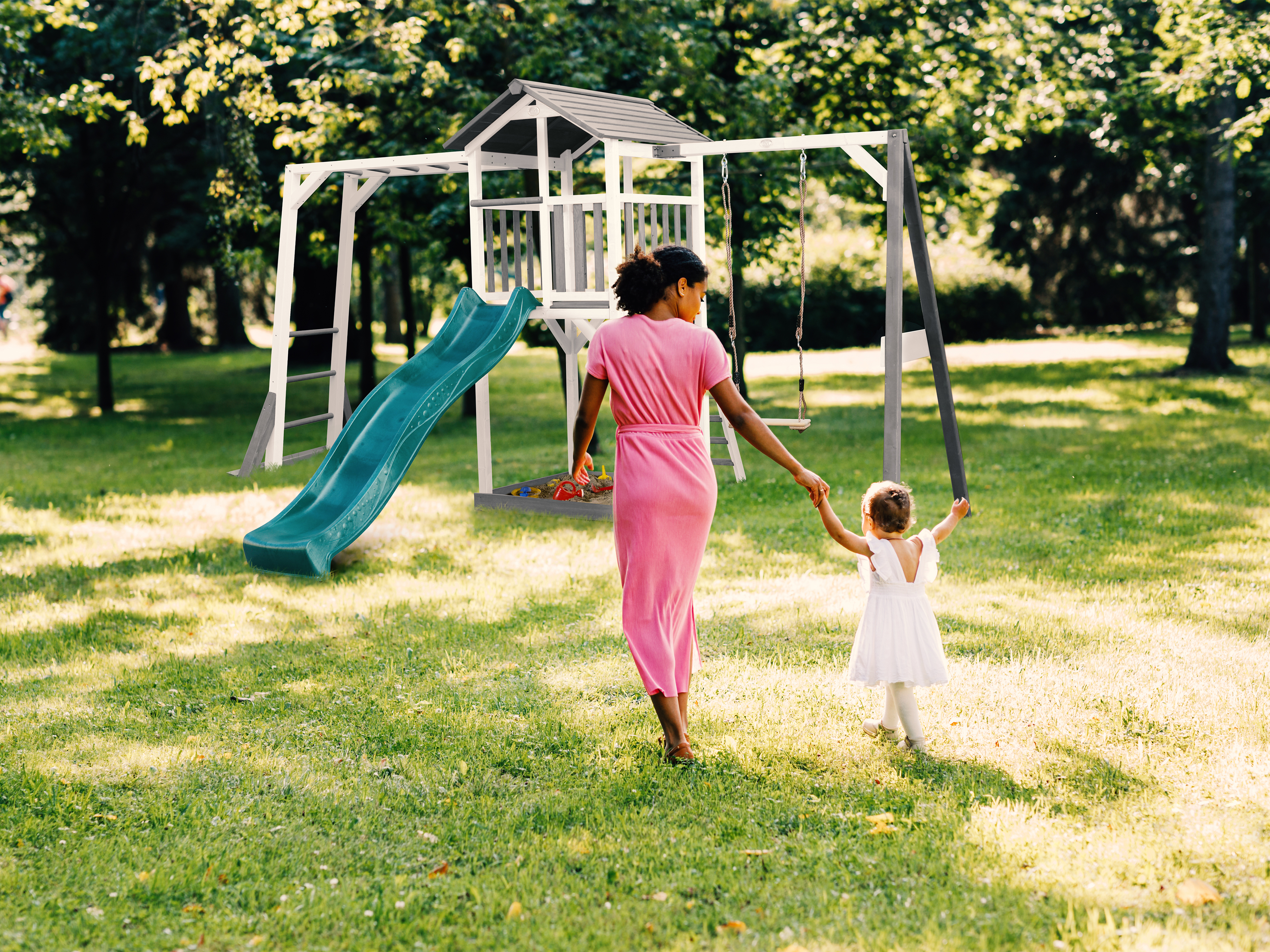 AXI Beach Tower with Climbing Frame and Single Swing Set Grey/White - Green Slide
