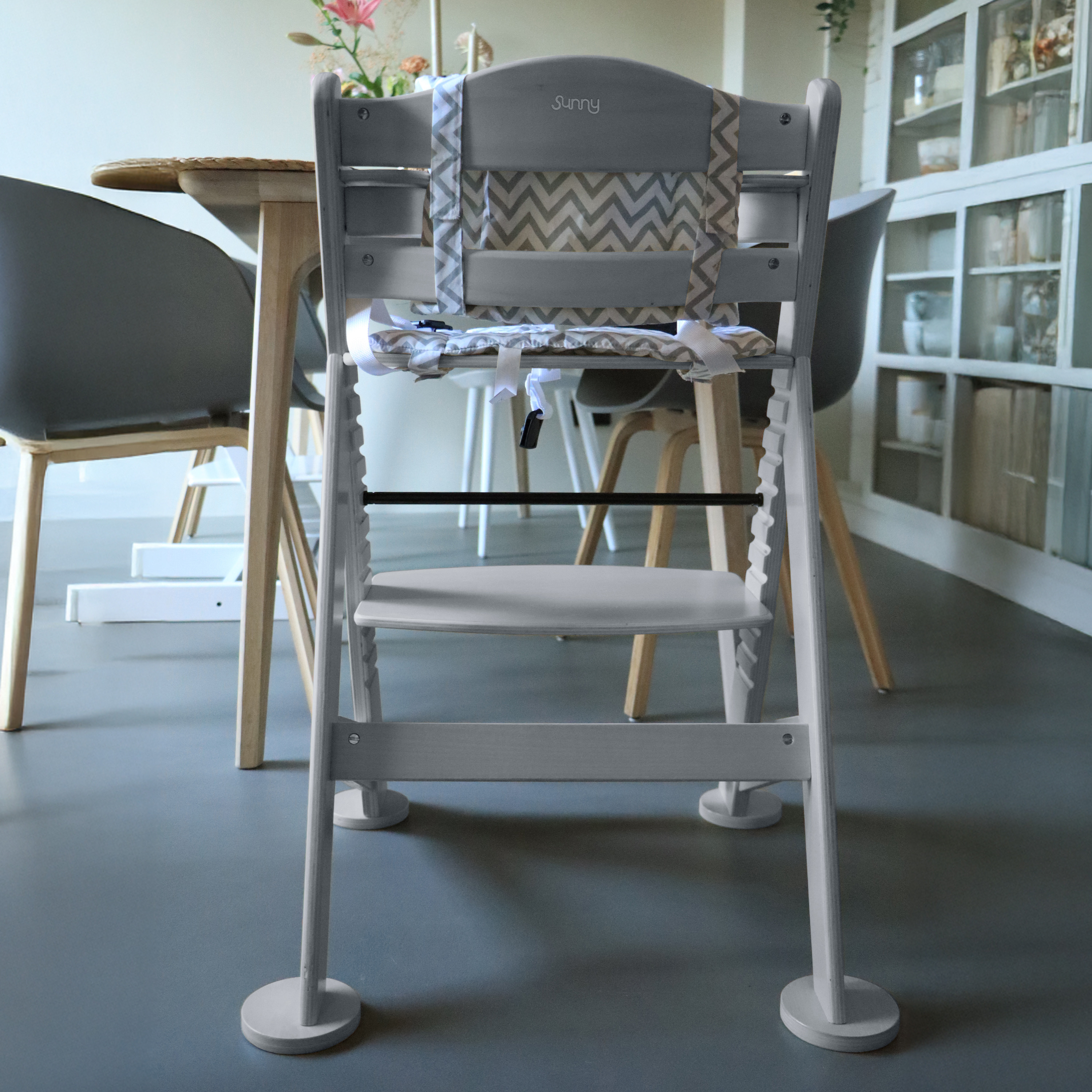 Sunny Fynn High Chair Grey
