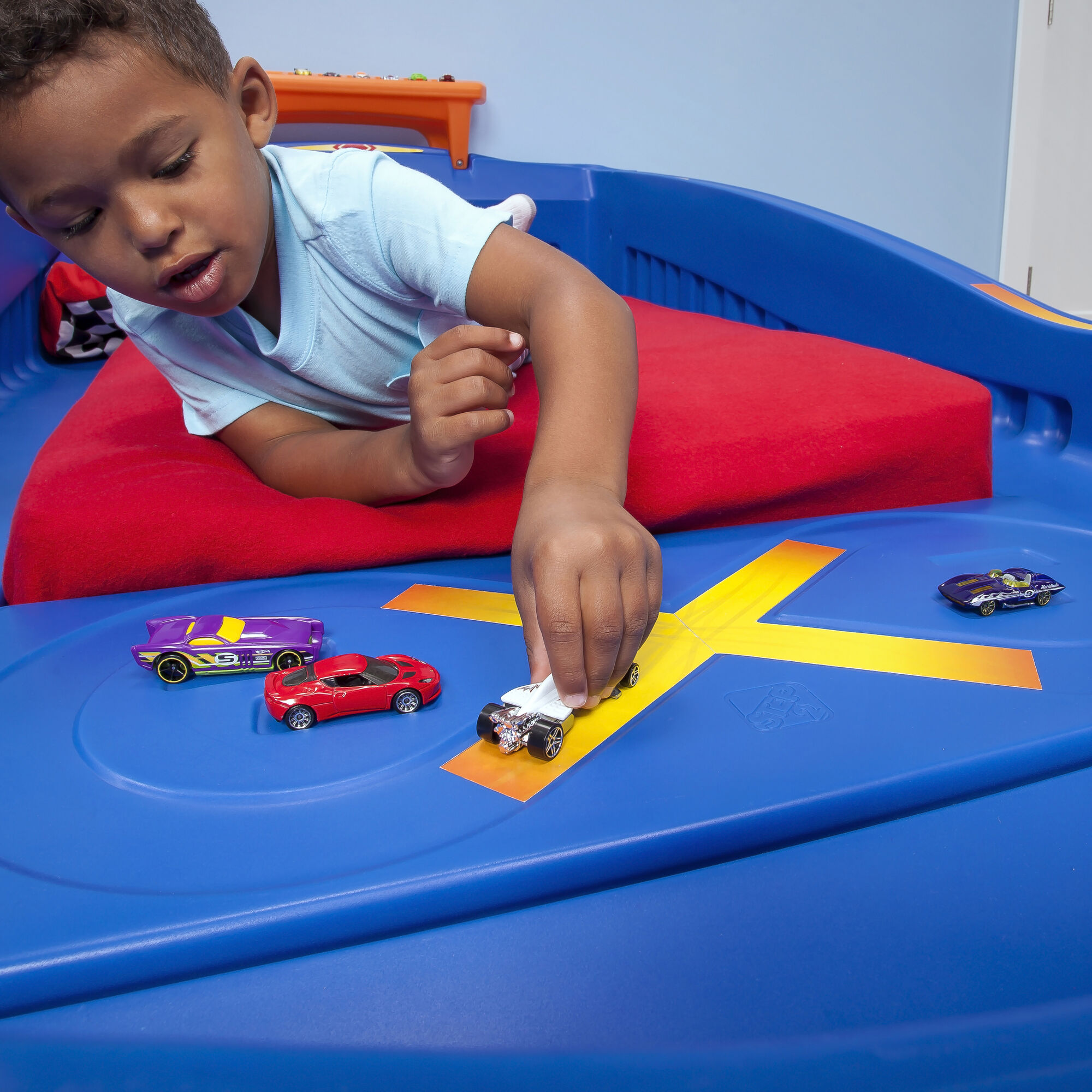 Step2 Hot Wheels Toddler-To-Twin Race Car Bed