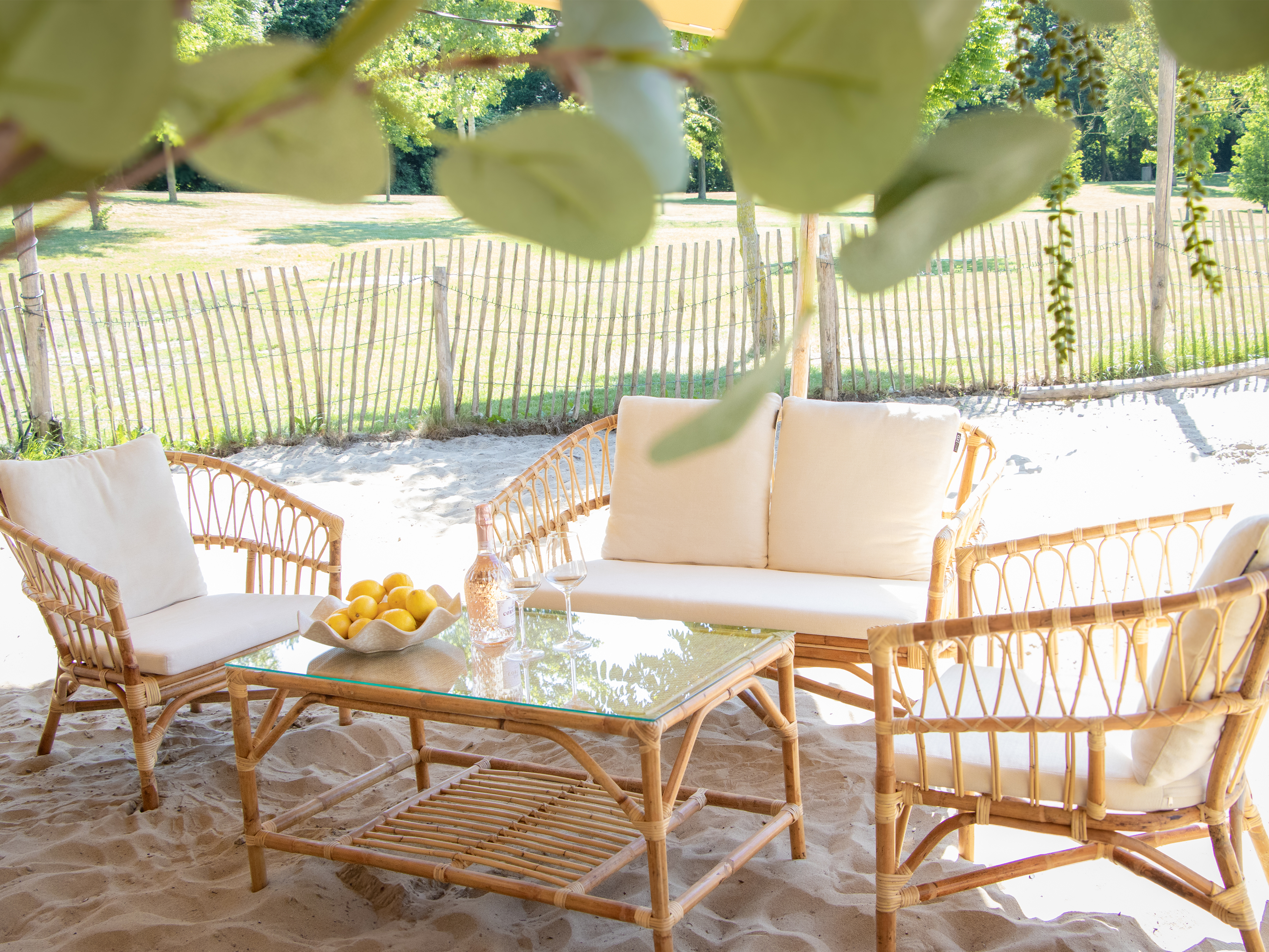 AXI Mary Rattan Lounge Set – 4-Piece with Sofa. Table. and 2 Chairs Natural/White