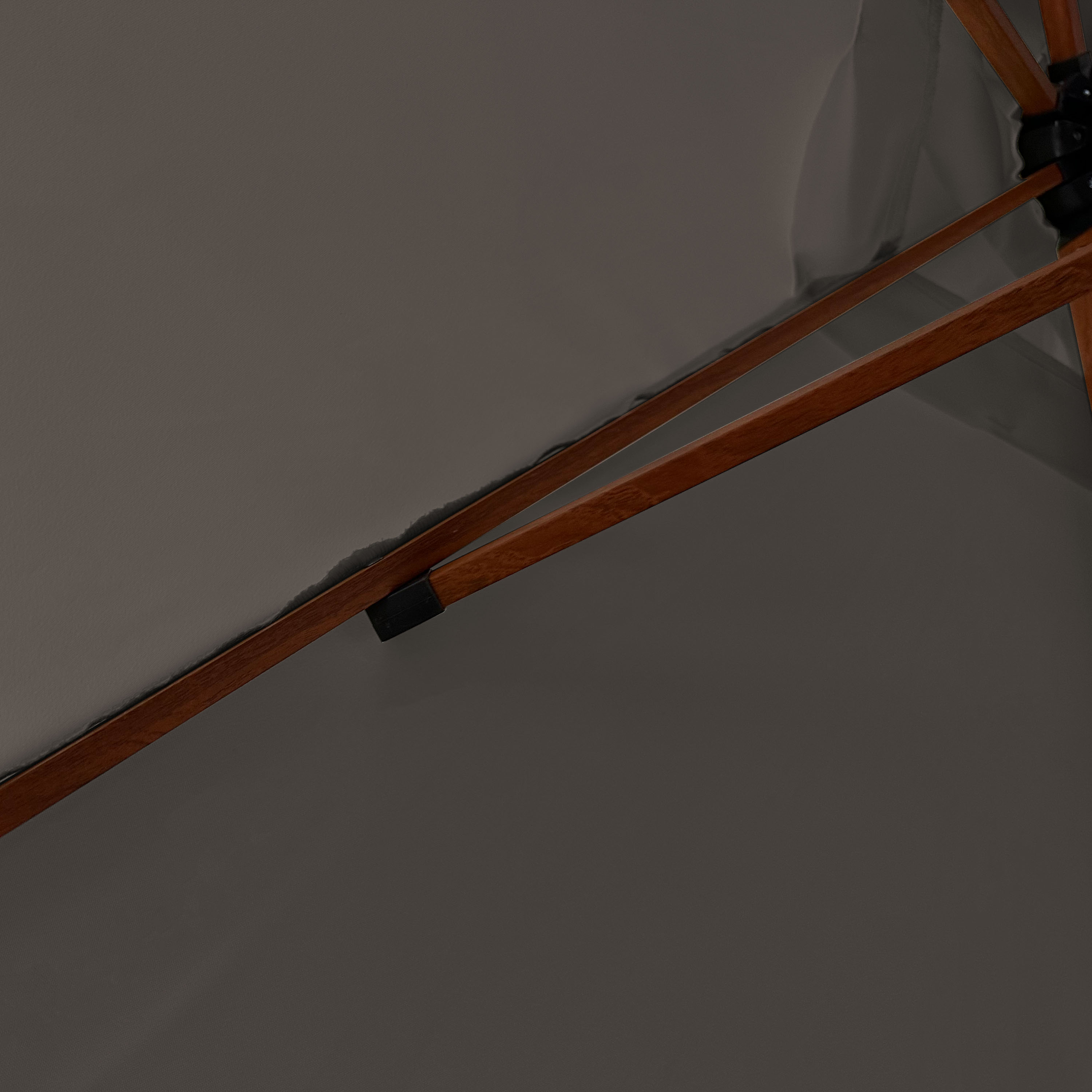 AXI Mira Cantilever Parasol 300x300cm Wood-look/Taupe