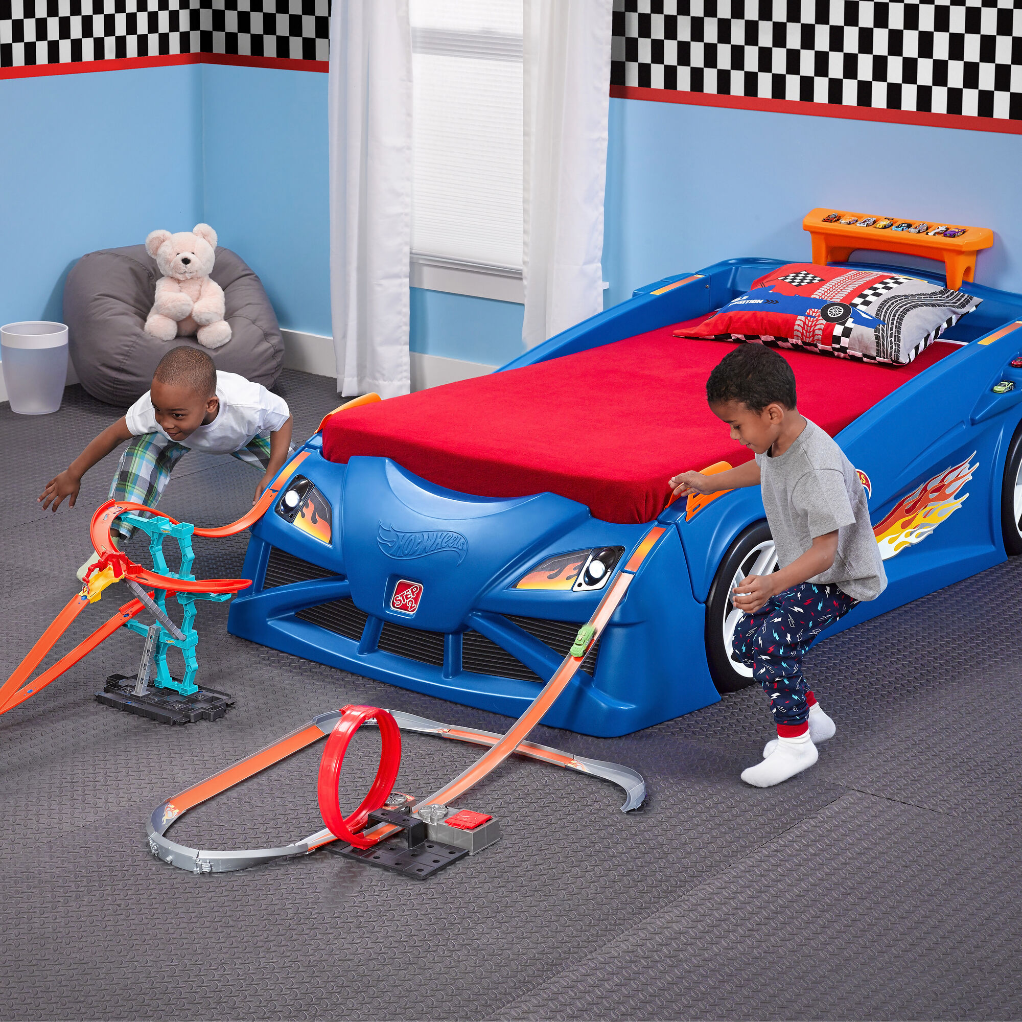 Step2 Hot Wheels Toddler-To-Twin Race Car Bed
