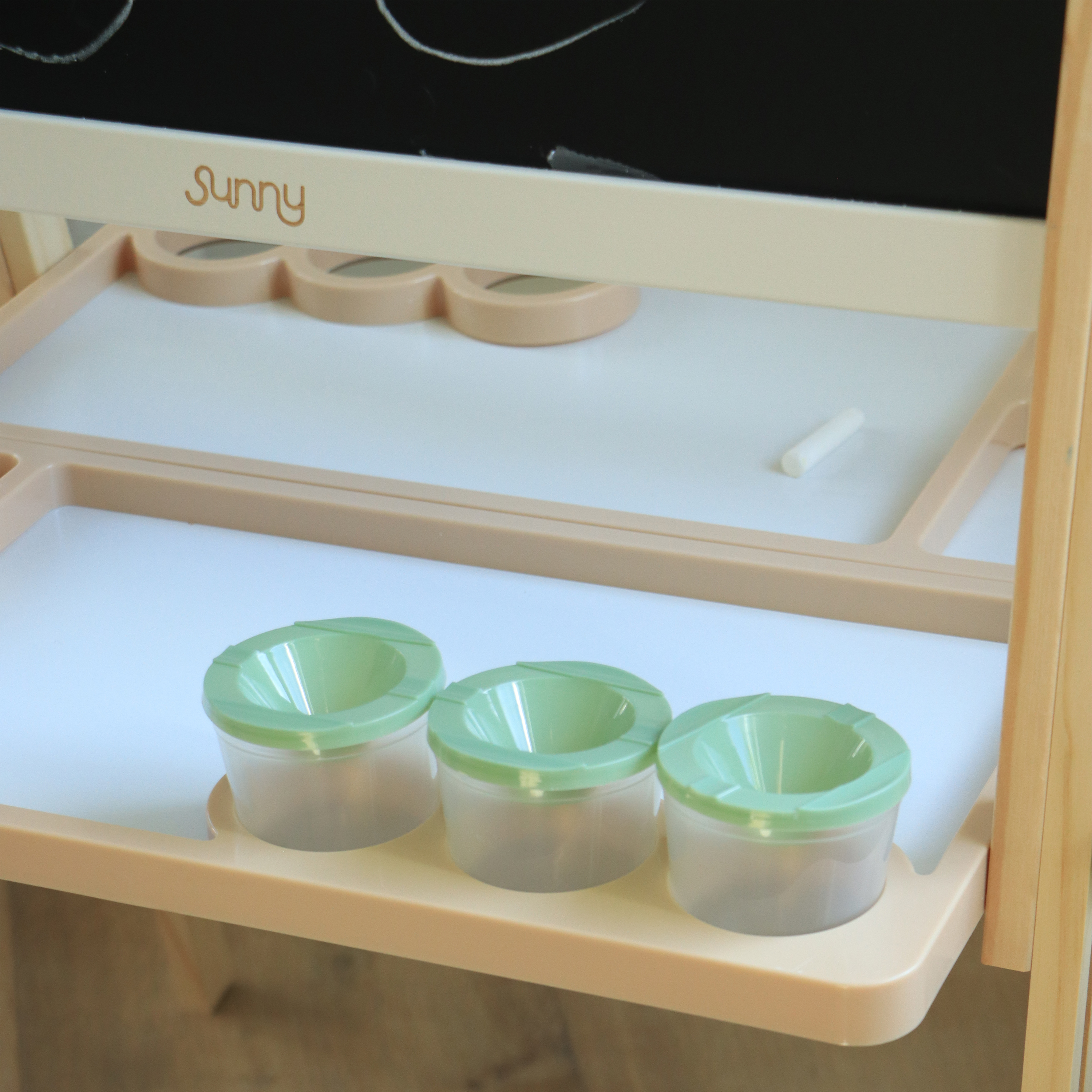 Sunny Luna Activity Easel – Natural Brown