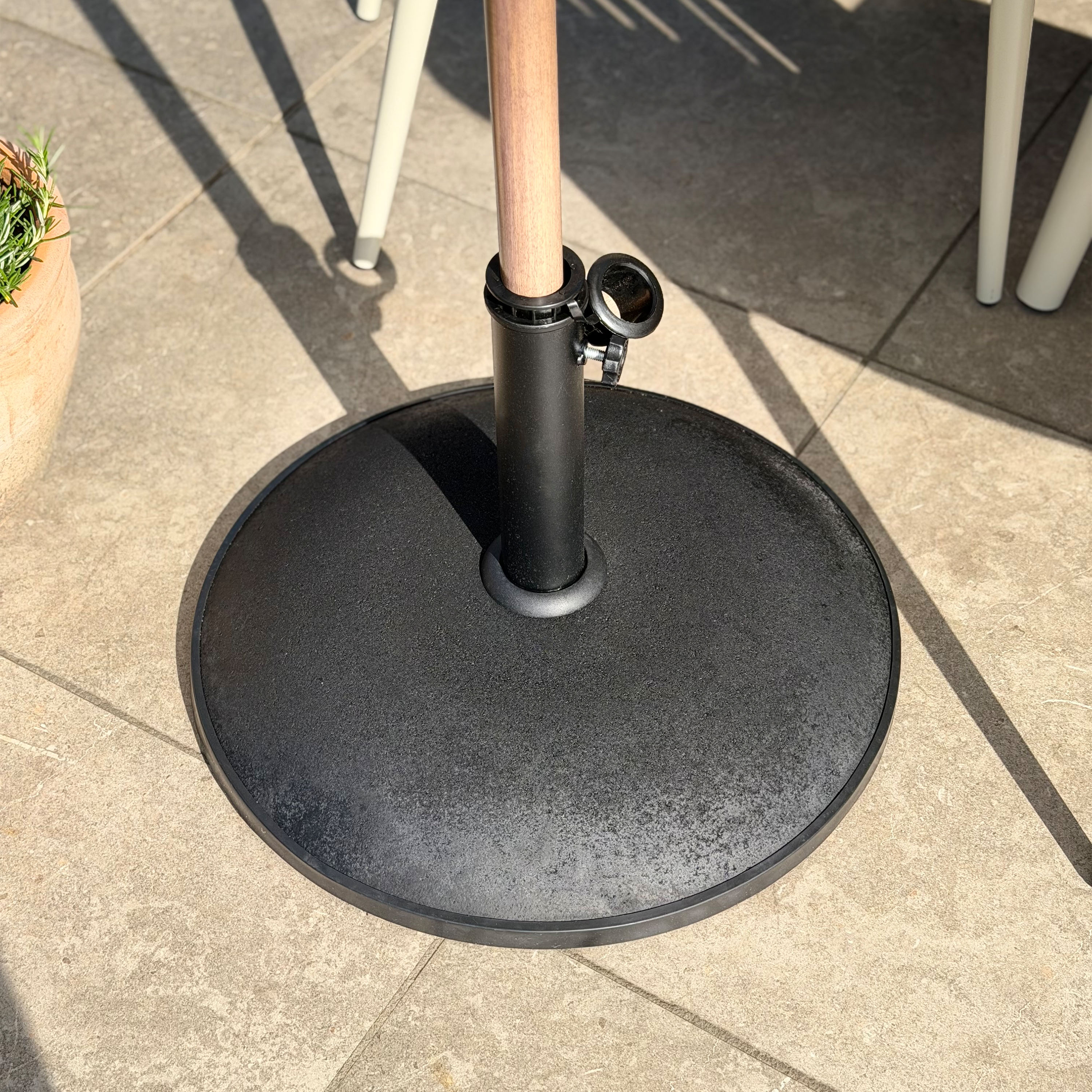 AXI Noor Centre Pole Parasol Ø 300cm incl. parasol base Oak-look/Beige