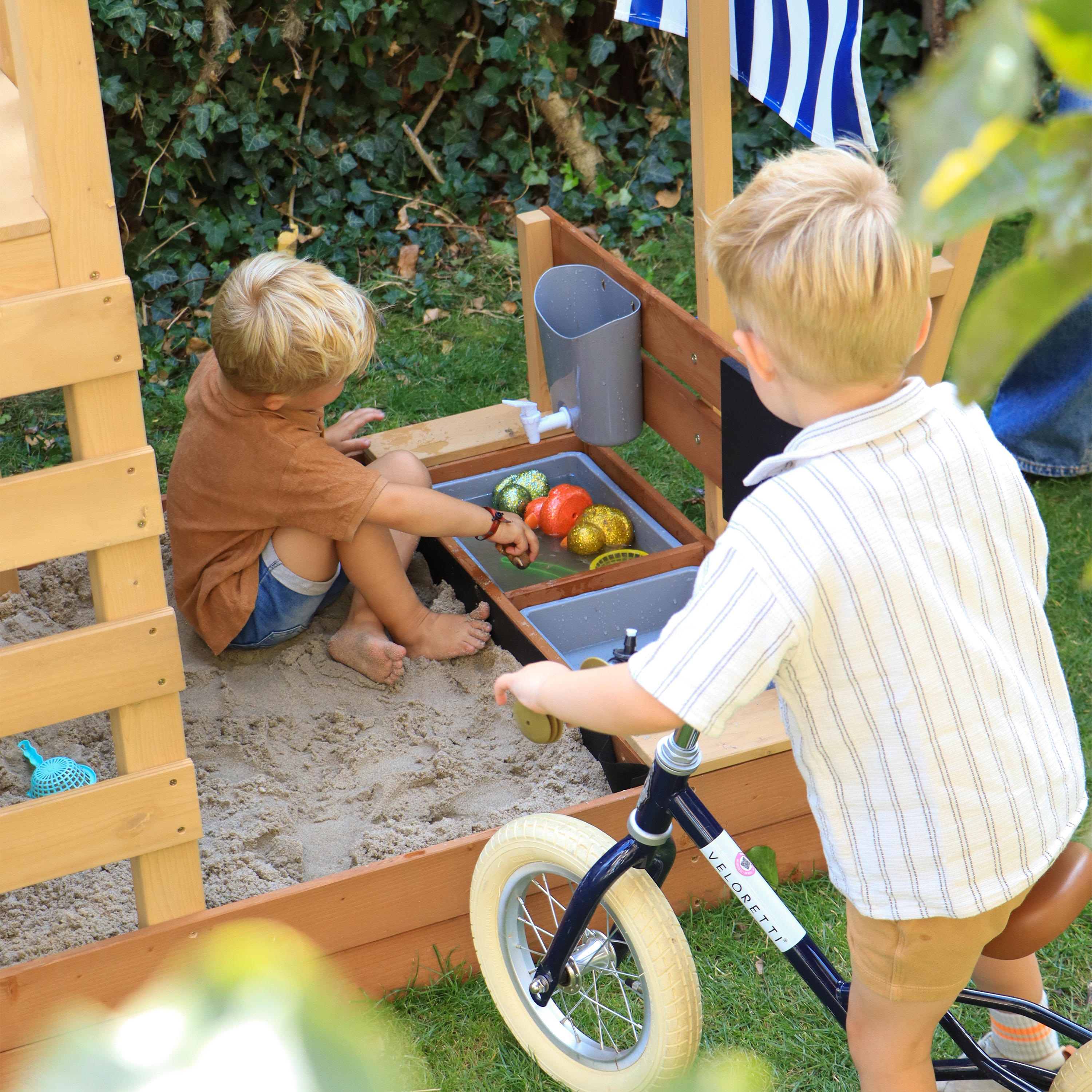 AXI Vicky Climbing Frame with Sandbox, Play Kitchen & Chalkboard – Blue Slide