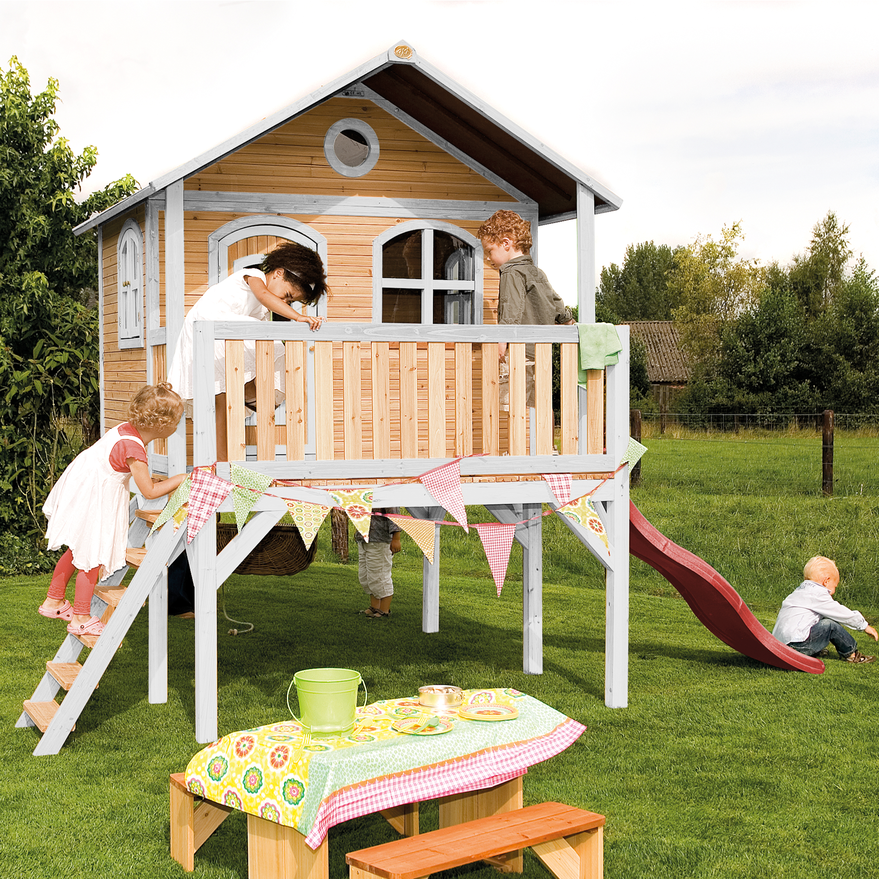 AXI Sophie Playhouse Brown/White - Red Slide