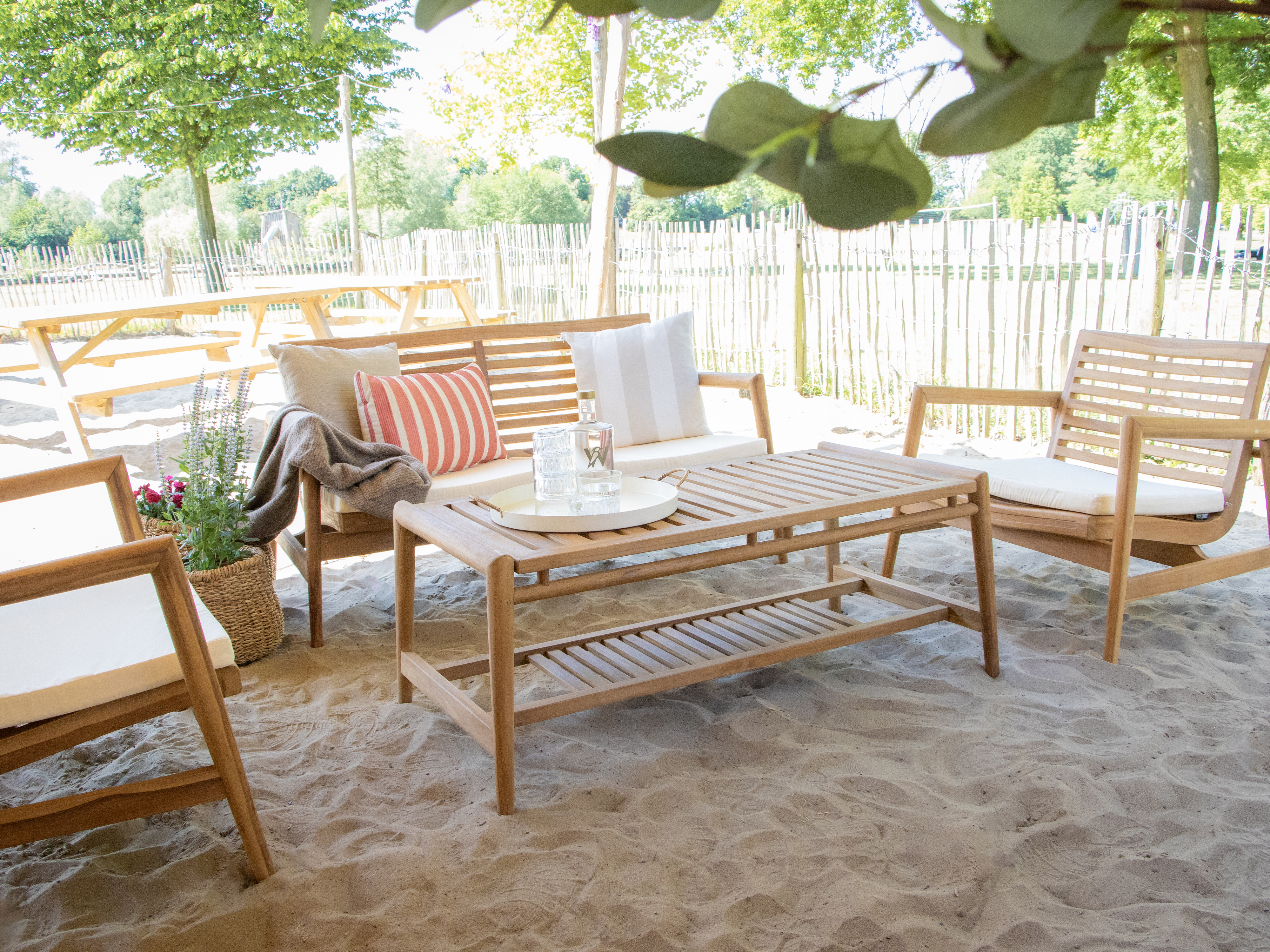 AXI June Lounge Set 4-piece with bench. table & 2 chairs - Teak/Cream-8720365066191 AXI June Lounge Set 4-piece with bench. table & 2 chairs - Teak/Cream