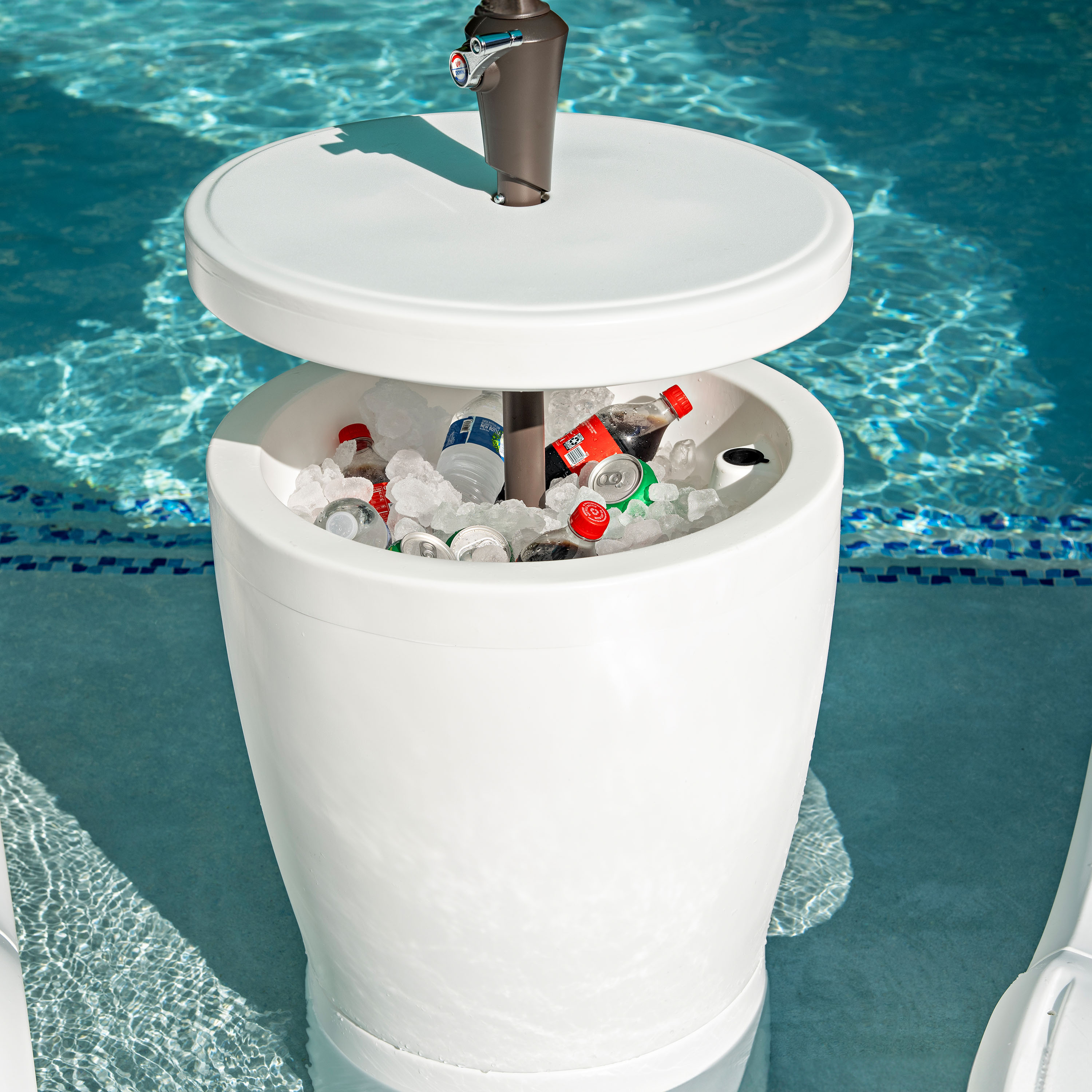 Step2 Vero In-Pool Shade Table White