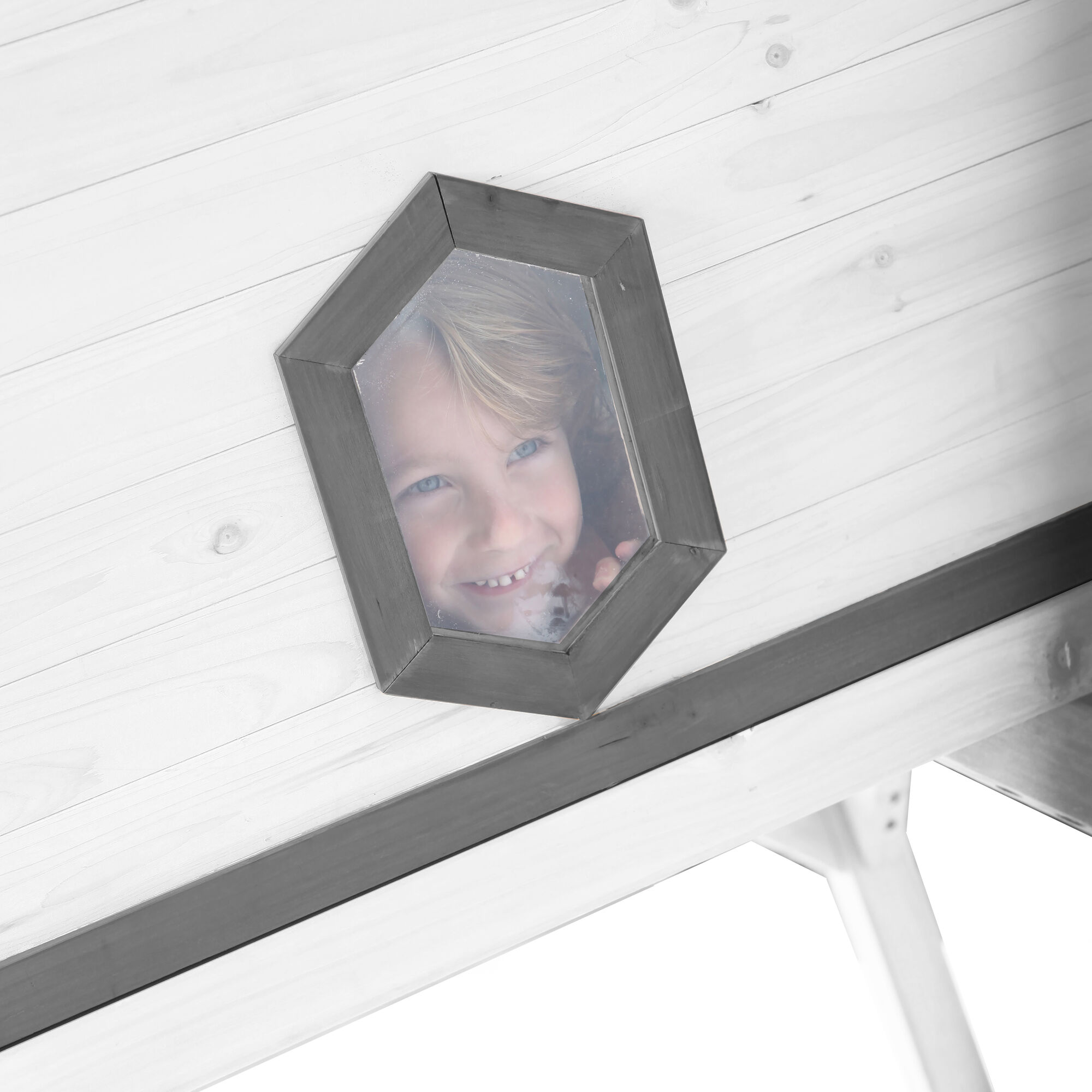 productfoto-mensen AXI Cabin XL Speelhuis Grijs/wit - FSC 100% Hout - 57 cm platform - Rode Glijbaan