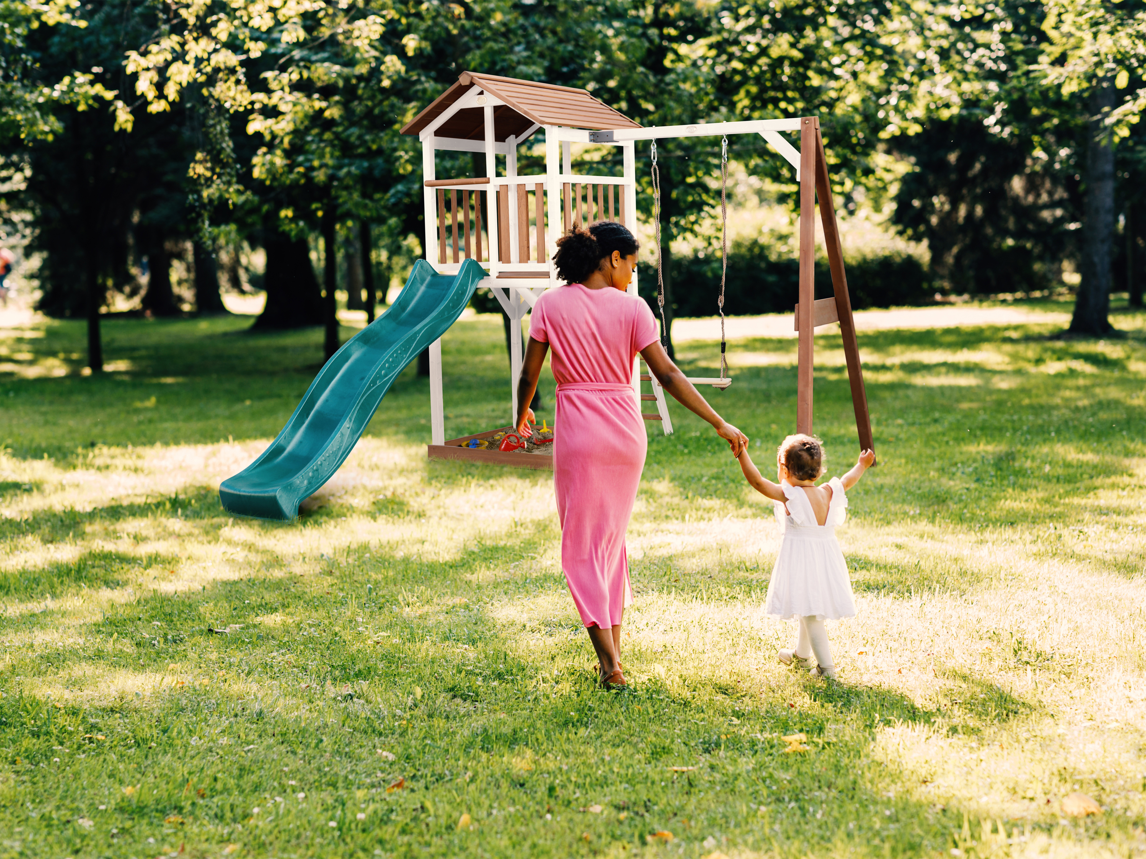AXI Beach Tower with Single Swing Set Brown/White - Green Slide