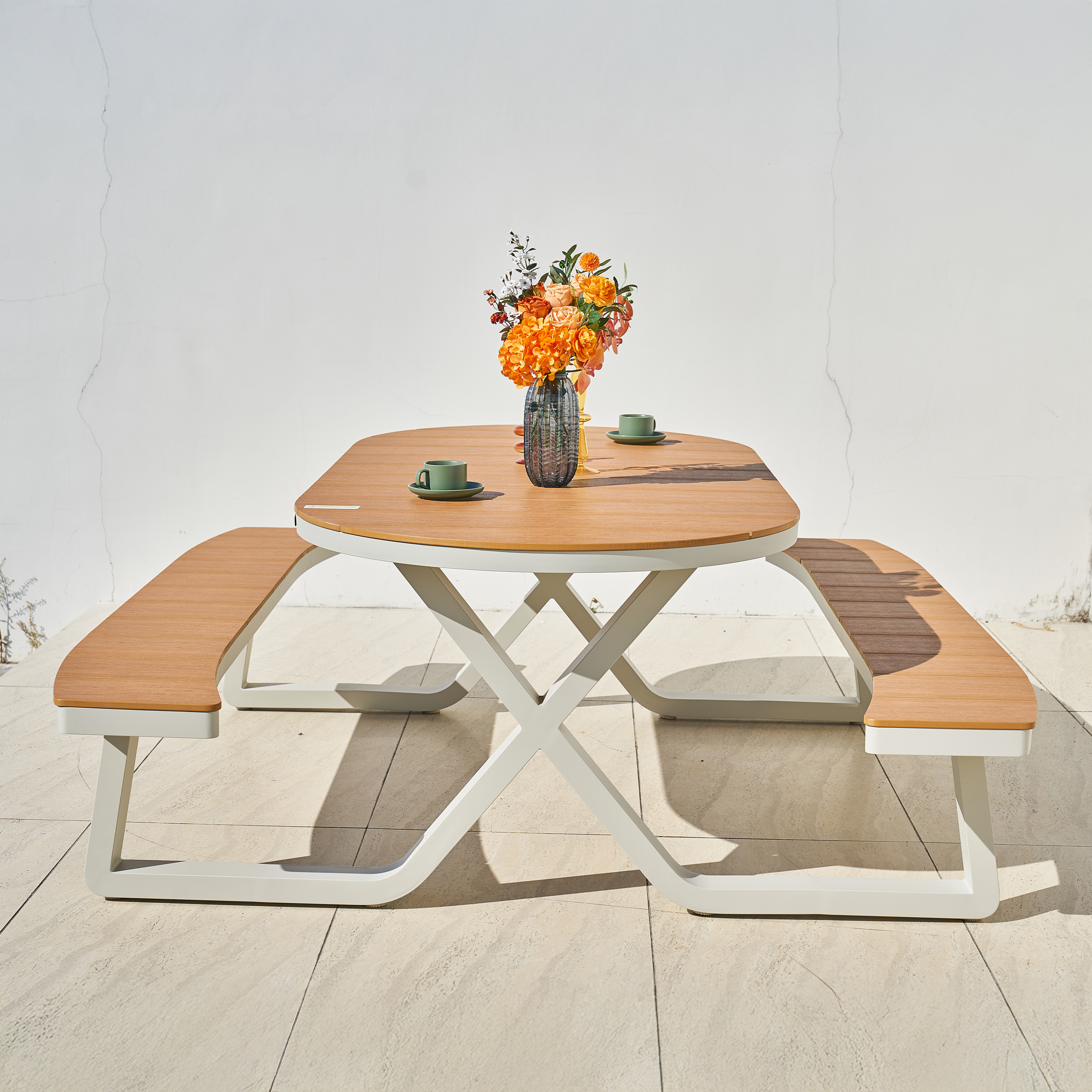 AXI Jax Picnic Table with 2 benches Oval – Sandy Beige/Teak-look Polywood