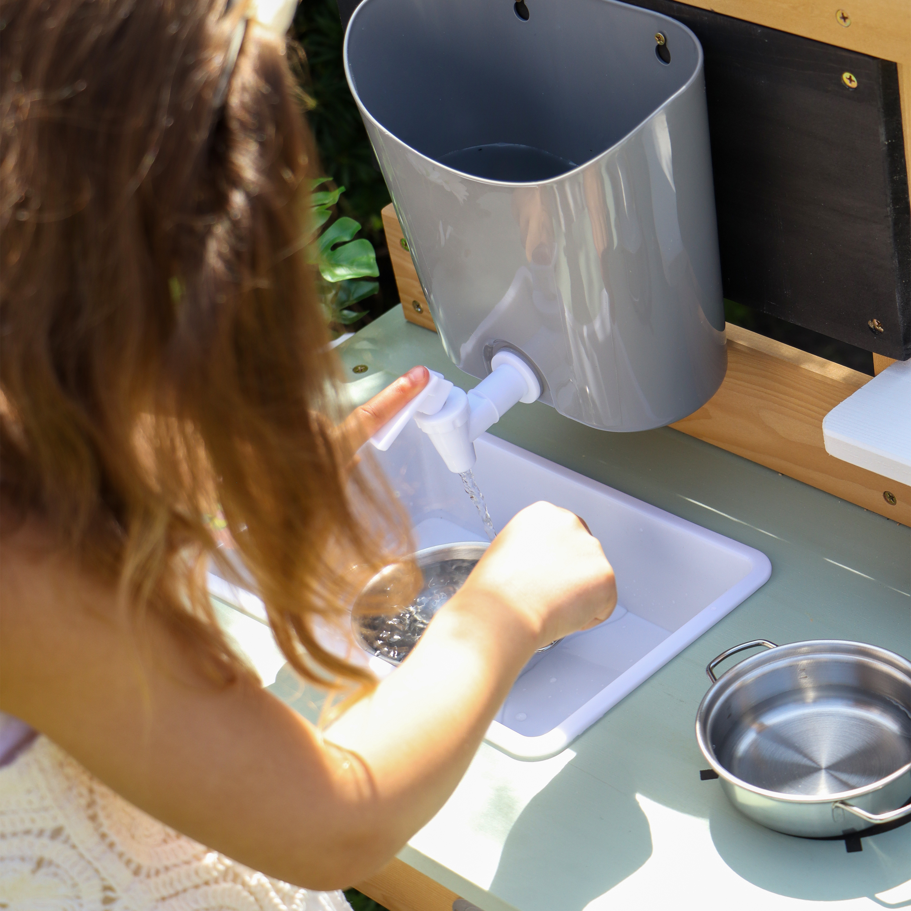 AXI Puck Sand & Water Play Kitchen Brown/Green