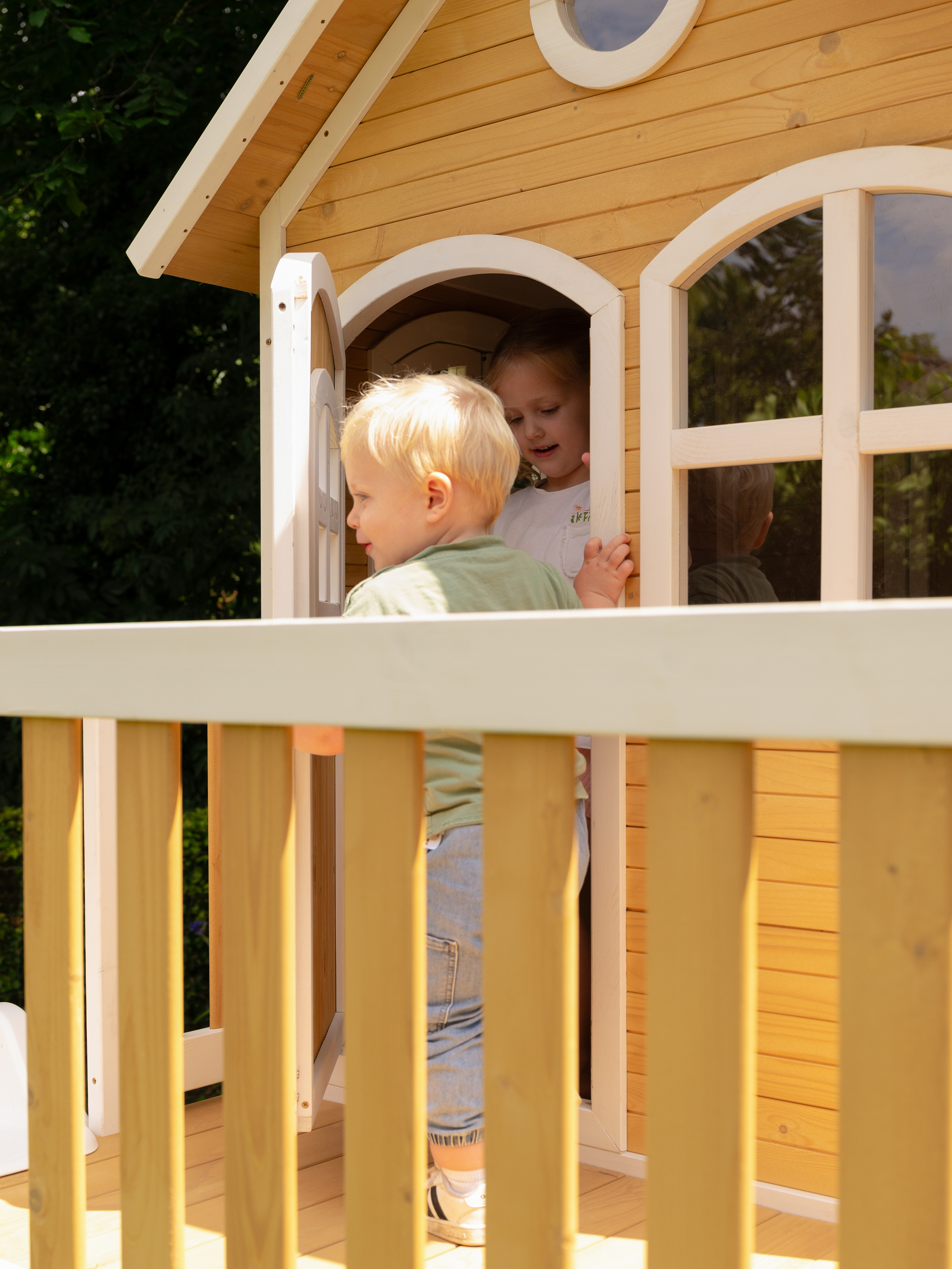 AXI Liam Speelhuis met Summer Nestschommel Bruin/wit - Witte Glijbaan