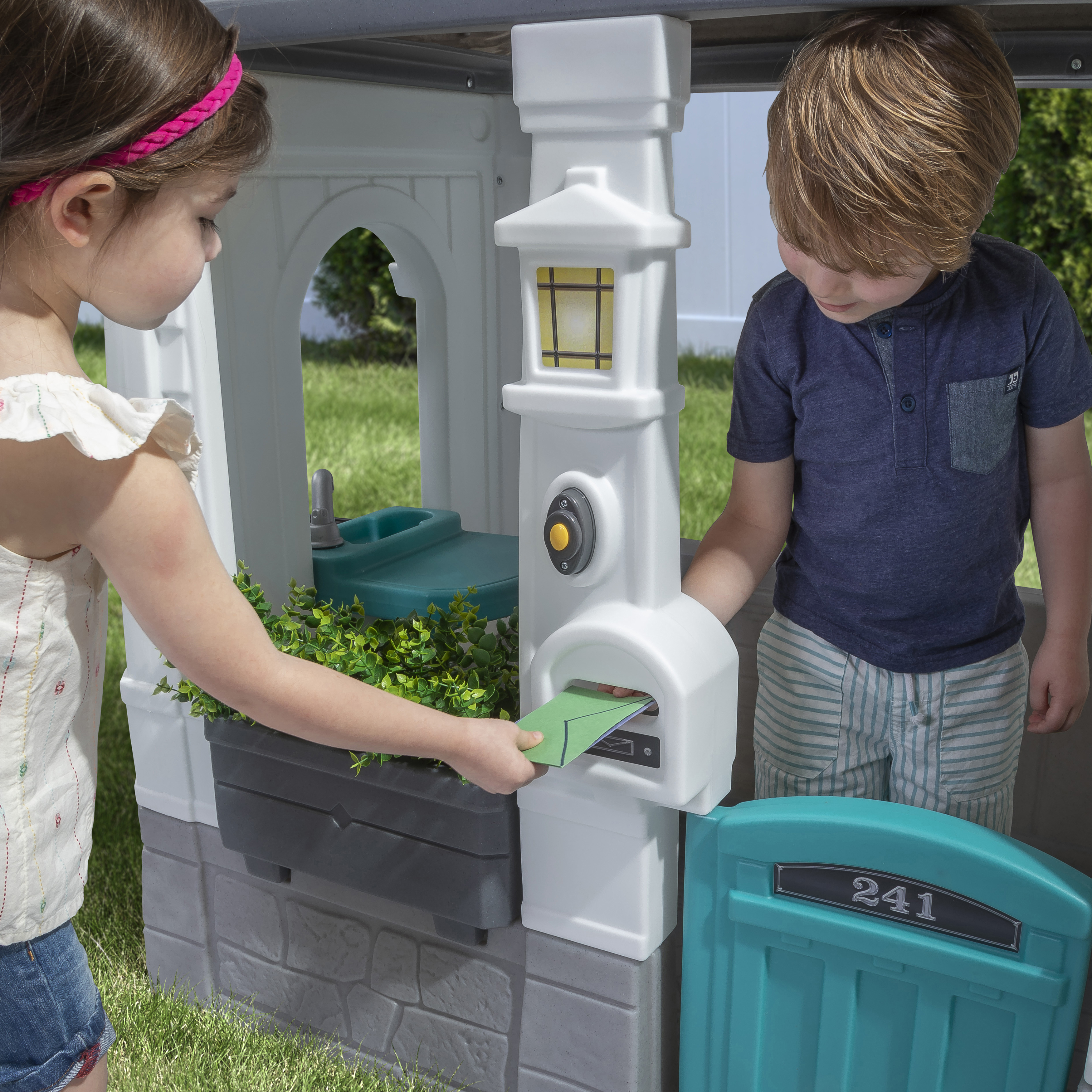 Step2 Neat & Tidy Cottage Homestyle Edition